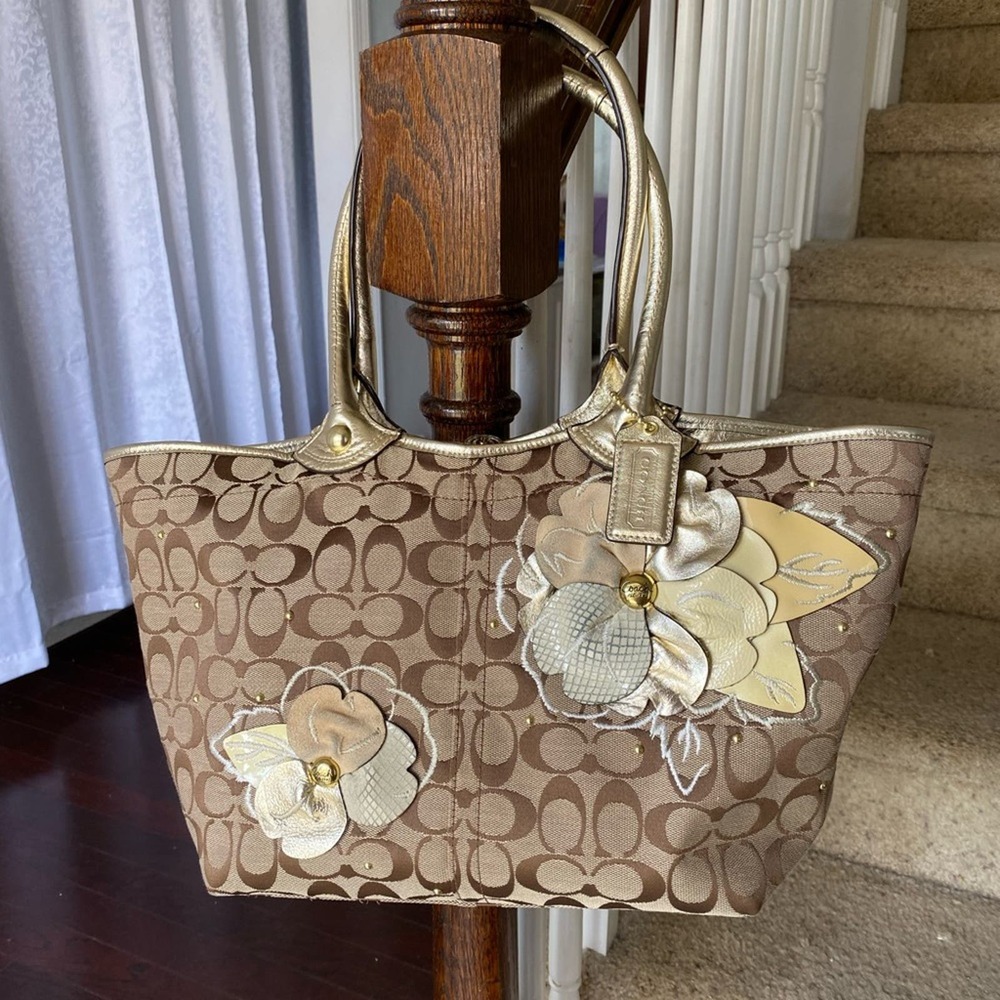 COACH vintage Bleeker tote in signature floral EUC absolutely gorgeous